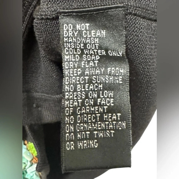 Michael Simon New York Vintage
Jewelled Turtles Cardigan Silk Blend - Picture 9 of 10